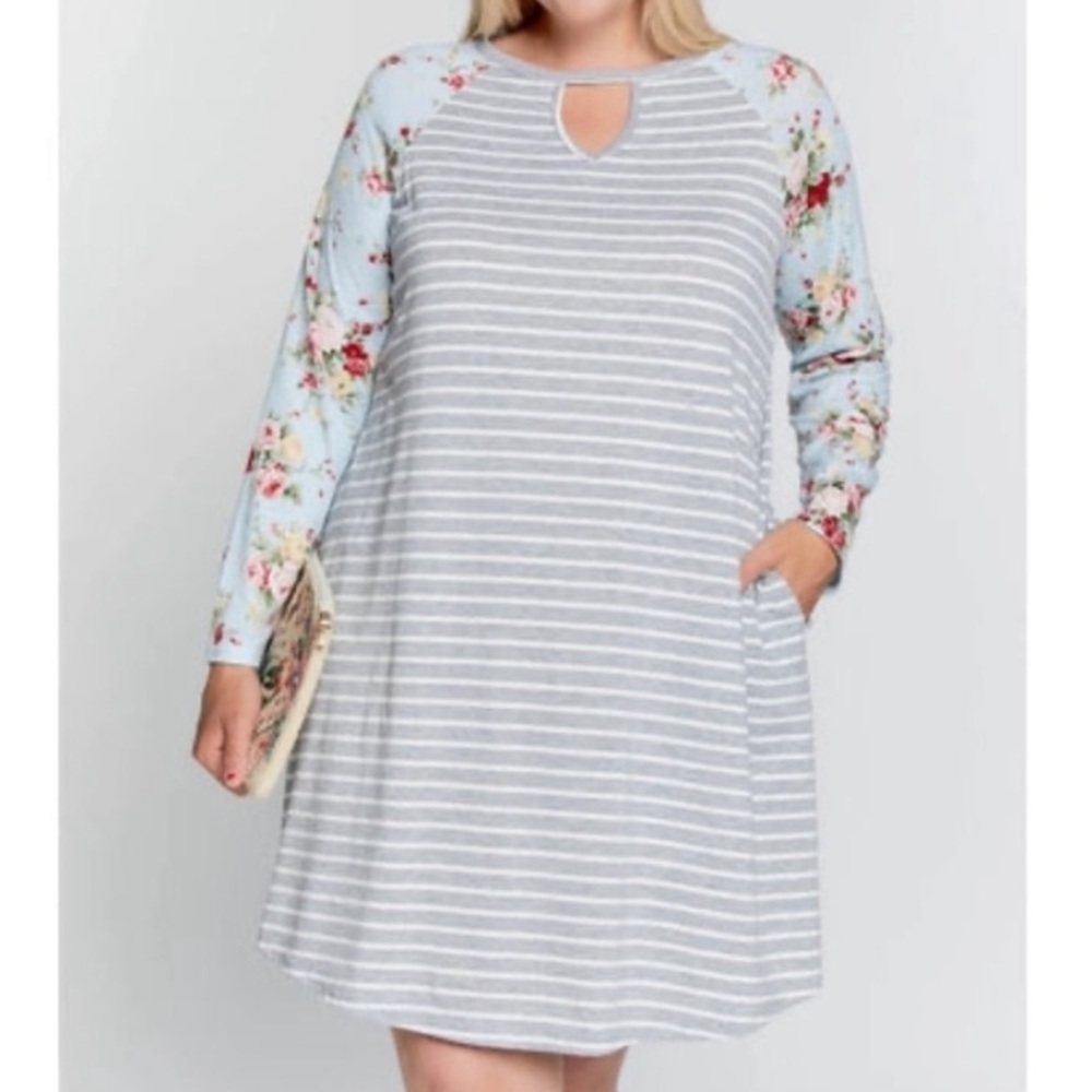 🟠NWT DAVI & DANI Floral Print Contrast with Stripes Tee Dress in Gray/White 1X